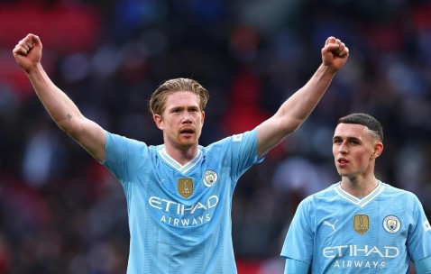 爱游戏-关于德布劳内在曼联比赛中战术调整，反败为胜引发热议！赛场气氛高涨的信息