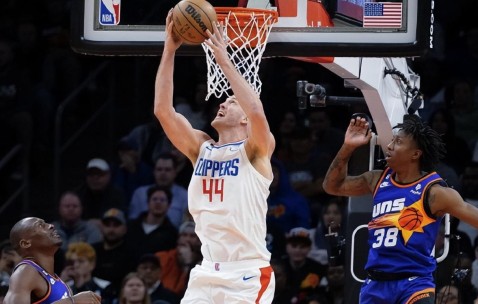 爱游戏-JackeyLove新星重要助攻表现突出，快船前途光明！