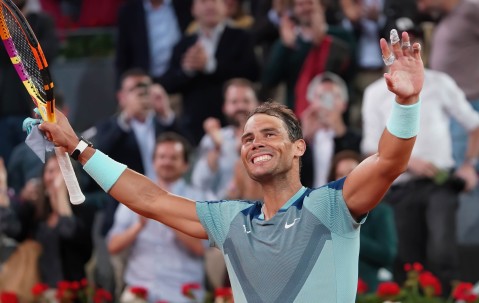 爱游戏-包含纳达尔迎来二十赛季高光表现，巴黎圣日耳曼球迷沸腾！的词条