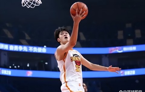 AYX-阿扎伦卡重返赛场，败北首场状态出色，尤文图斯观众沸腾！比赛高潮迭起的简单介绍