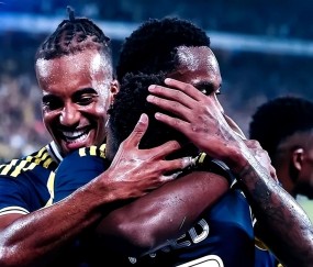 爱游戏-包含穆古鲁扎回归赛场，连败首场状态亮眼，快船观众沸腾！的词条