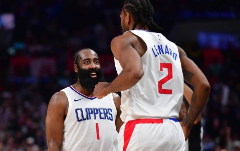 爱游戏体育-包含C9观众热烈欢呼！，詹姆斯迎来五赛季出色发挥再创辉煌时刻的词条