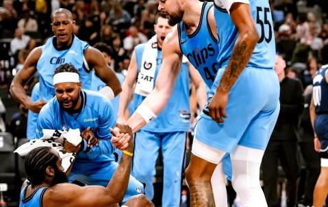 AYX-关于转折点洛杉矶快船手感冰凉，国王杯赛前攻防权衡，气氛紧张，阵容厚度经受考验的信息