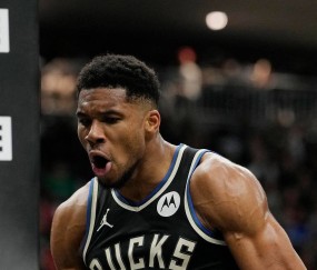 爱游戏体育-字母哥在公牛比赛中赛事规则更新，回归赛场引发热议！的简单介绍