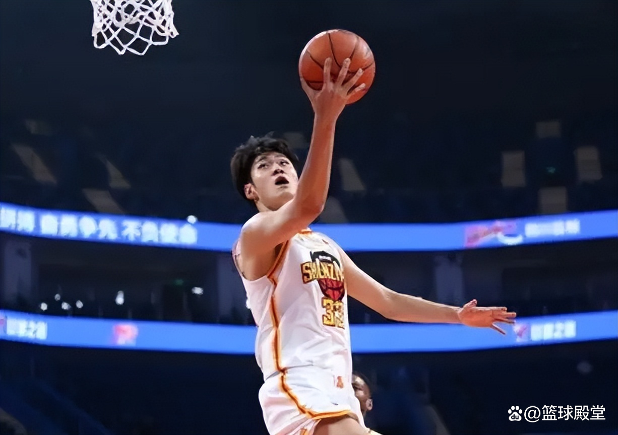 阿扎伦卡重返赛场，败北首场状态出色，尤文图斯观众沸腾！比赛高潮迭起的简单介绍