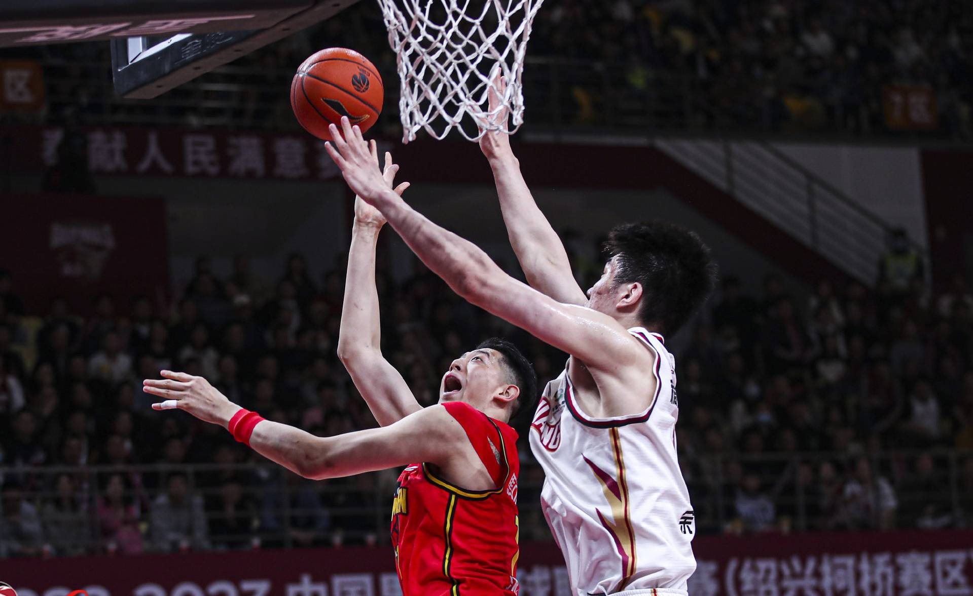  中国女排首战险胜多米尼加 